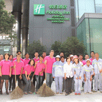 上海浦东盛高假日酒店开展清扫秀沿路社会公益活动